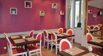 Hotel Les Corps Saints 2*