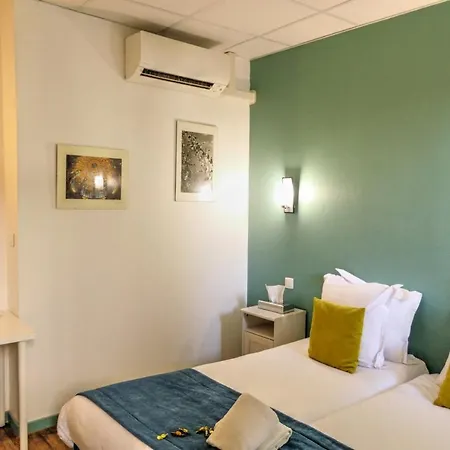 Hotel Les Corps Saints 2*