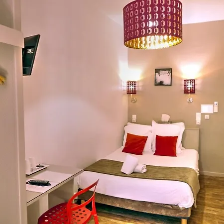 Hotel Les Corps Saints 2*